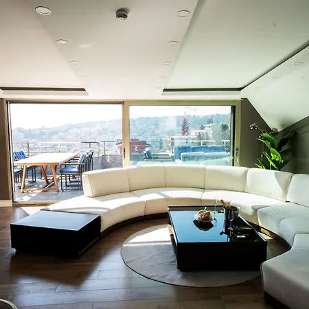 Mona Bosphorus